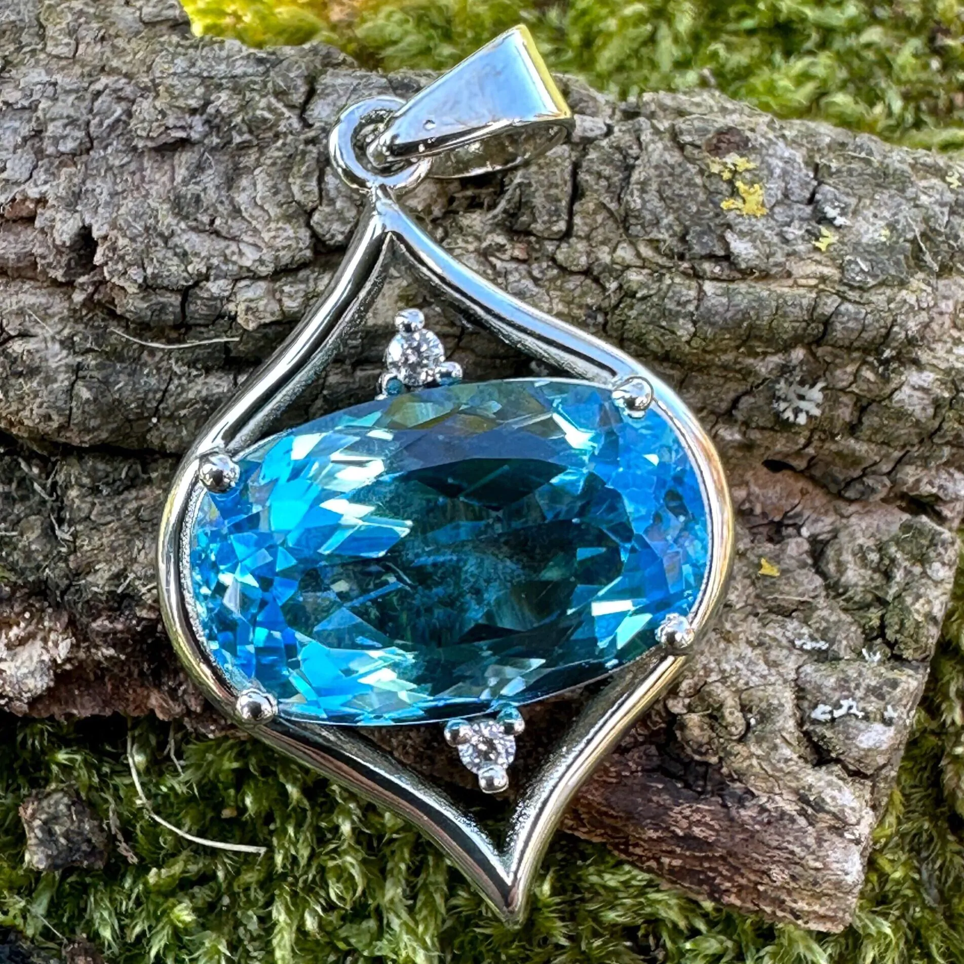 925 Silver sterling Topaz Pendant - Image 1