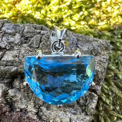 Stunning Blue Topaz Pendant in 925 Sterling Silver.